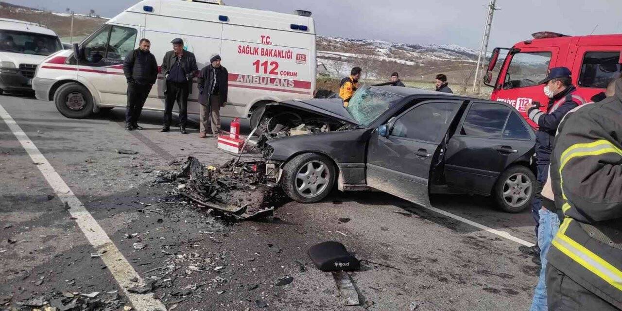 İki otomobil çarpıştı: 1 ölü, 5 yaralı
