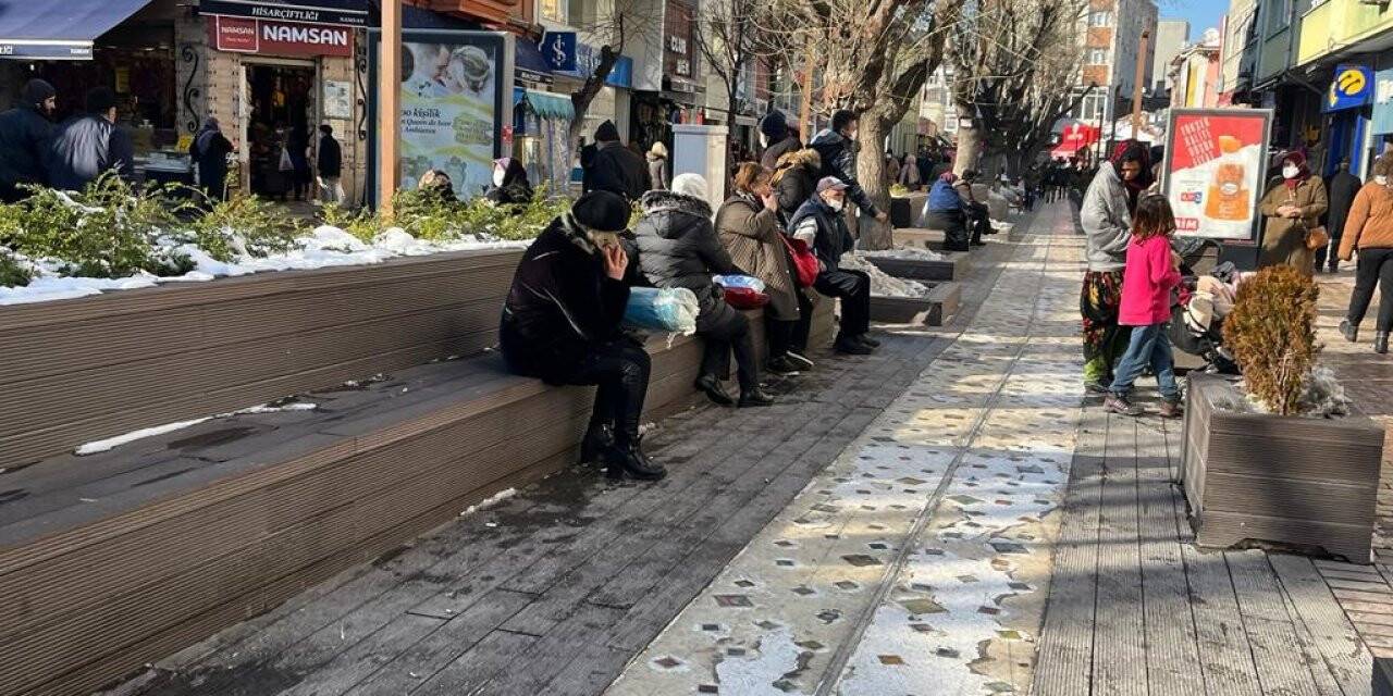 Karın ardından gelen güneşli hava vatandaşı sokağa döktü