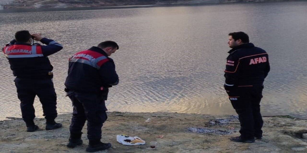 Baraj yüzeyindeki ceset ihbarı ekipleri harekete geçirdi