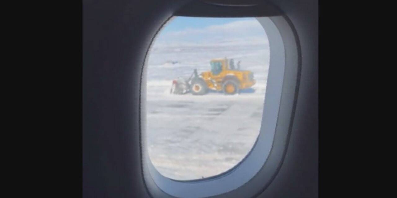 Yolcu uçağı kara saplandı, uçuş 2,5 saat sonra gerçekleşti