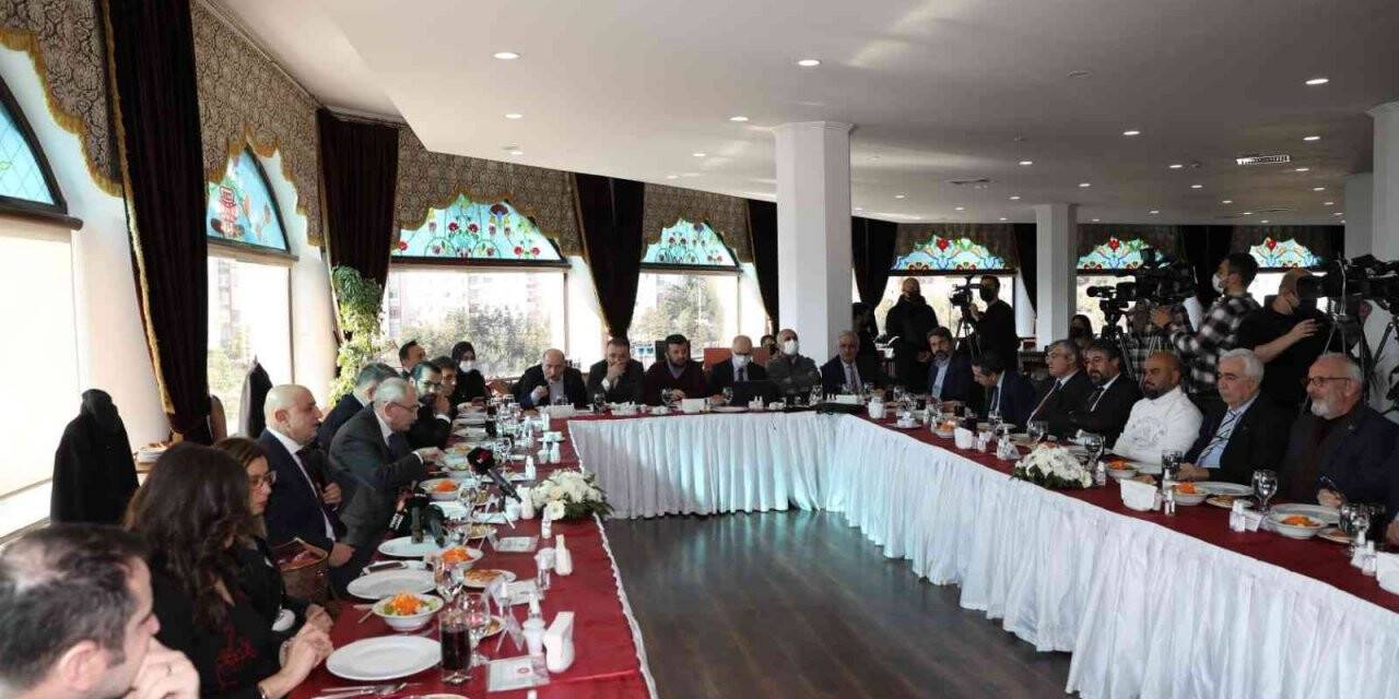 Başkan Altınok basın mensuplarıyla bir araya geldi