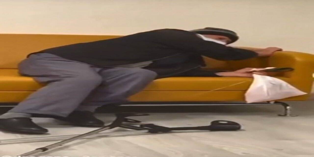 Başhekim sekreteri yaşlı bir hastanın acı çektiği anları şarkılı paylaşım yaptı, görevinden oldu