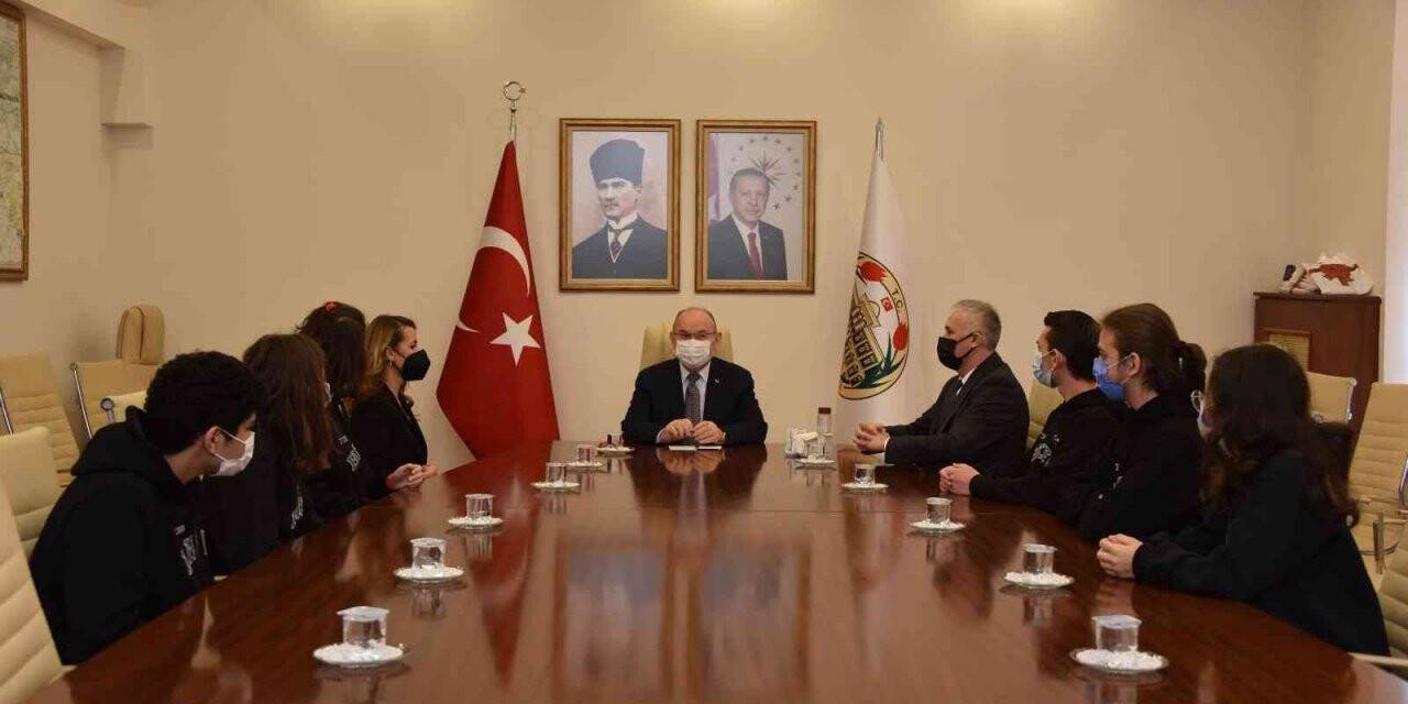 Öğrenciler projelerini Vali Karadeniz’le paylaştı