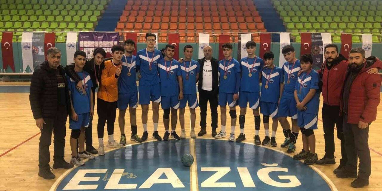 Hentbolda şampiyonlar Elazığ’dan