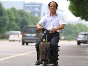 ELEKTRİKLE ÇALIŞAN BAVUL MOTOSİKLET!