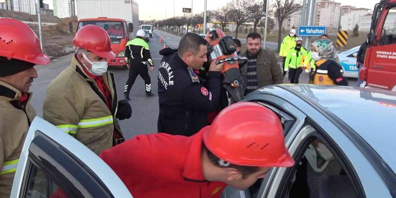 Kırıkkale’de feci kaza: İki otomobil çarpıştı, 7 kişi yaralandı