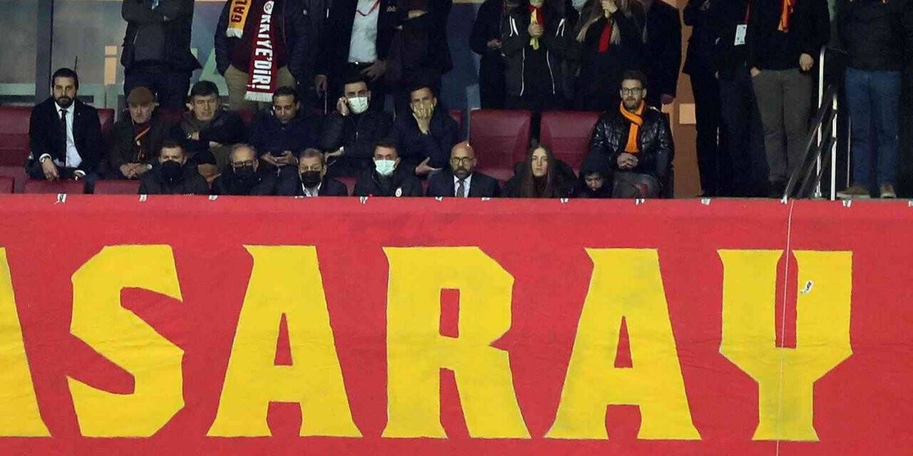 Burak Elmas, Luis Campos ve Fernando Muslera maçı beraber izledi