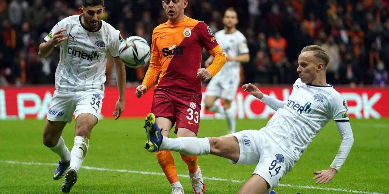 Spor Toto Süper Lig: Galatasaray: 1 - Kasımpaşa: 1 (İlk yarı)