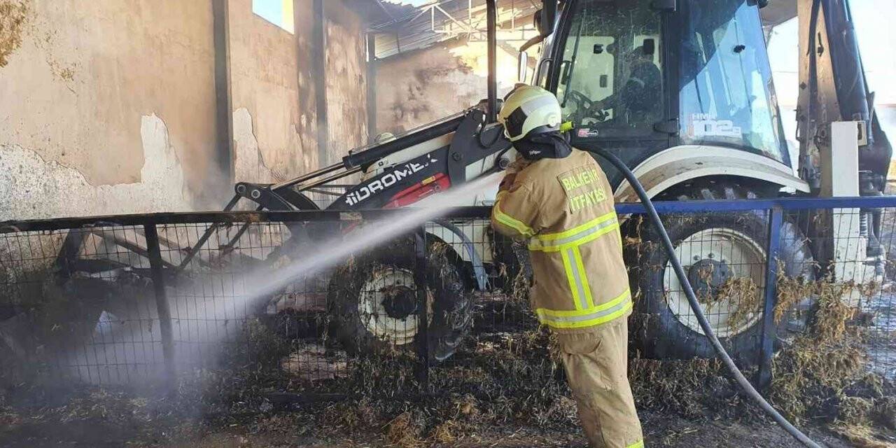 Susurluk’ta 8 bin balya saman kül oldu