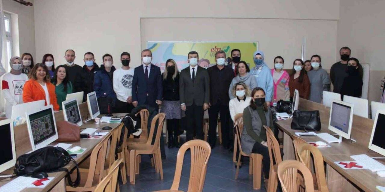 Öğretmen ve yöneticilere yönelik ’eğitimde yeni yaklaşımlar kursu’ düzenlendi