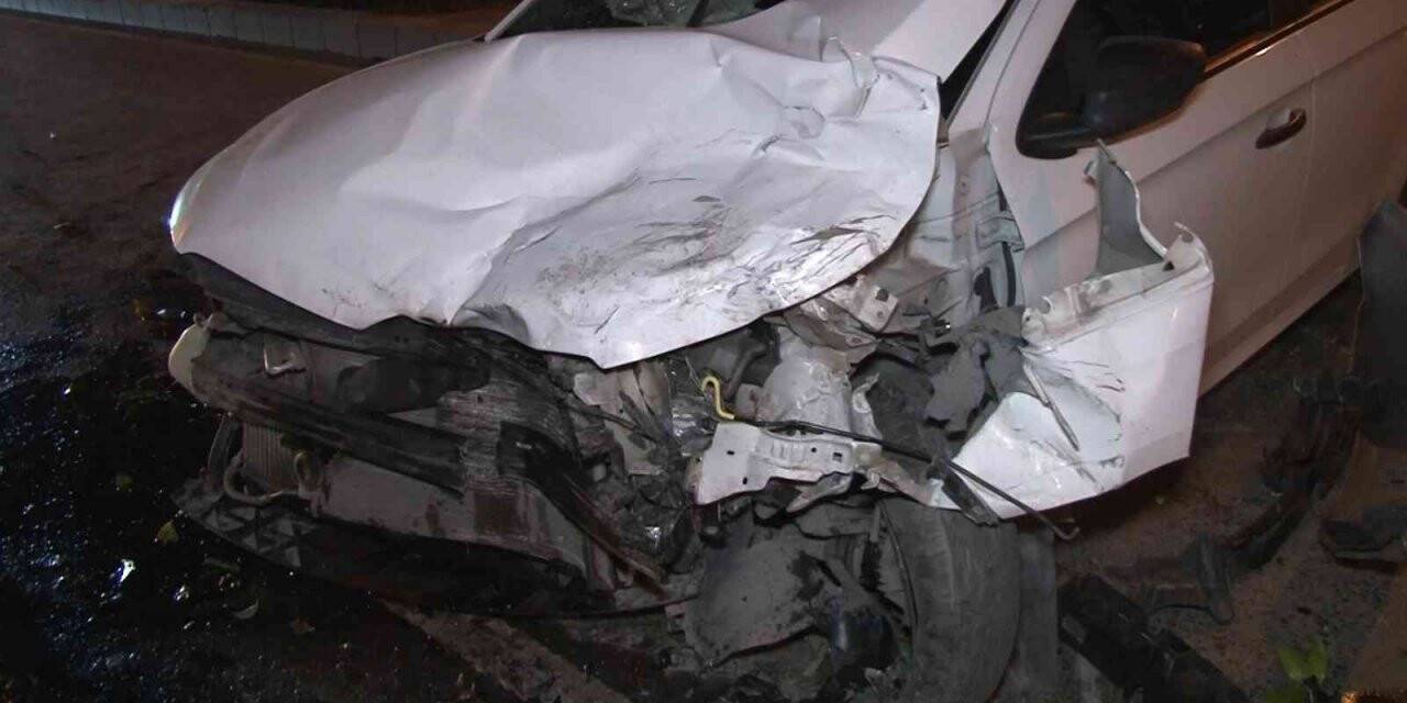 Esenyurt’ta 3 aracın karıştığı trafik kazasında 2 kişi yaralandı
