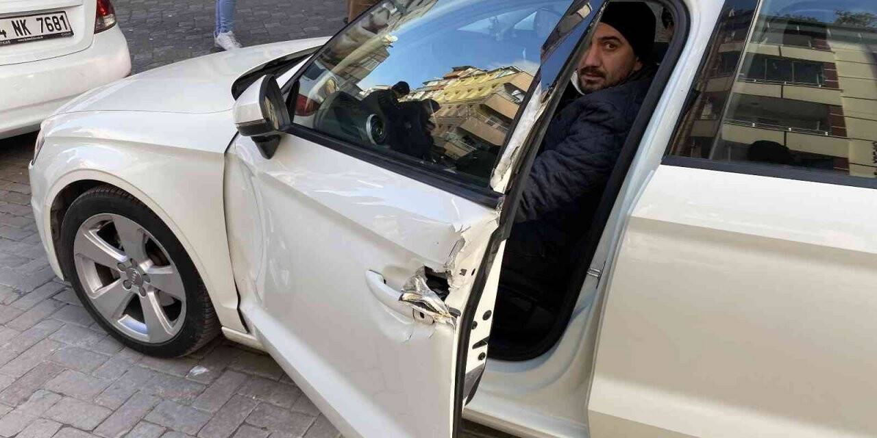 Otomobille kamyonun arasına sıkışan parmakları koptu