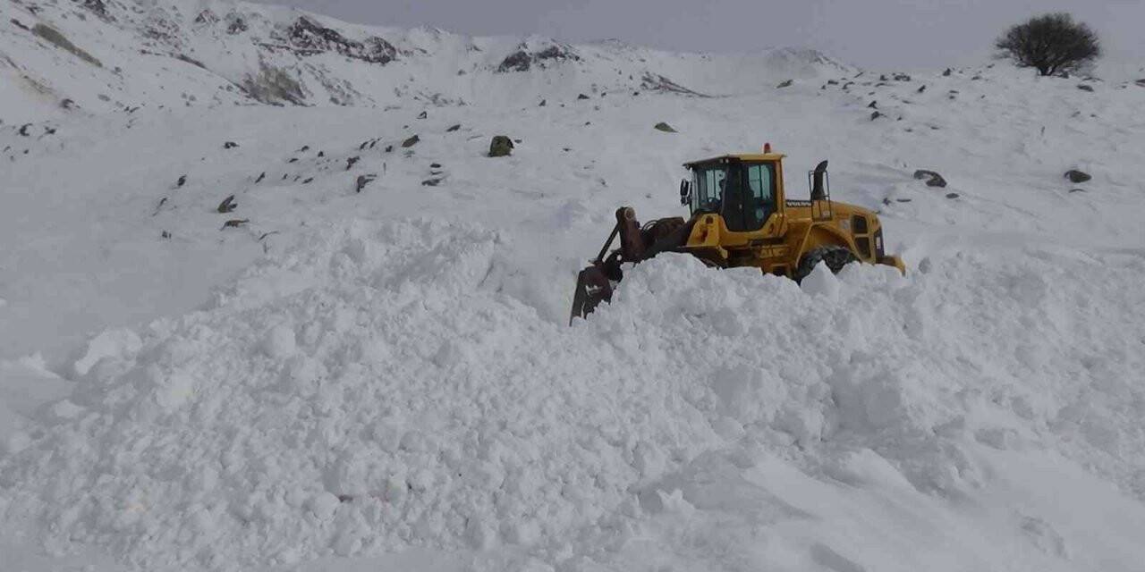 Muş’ta 220 köy yolu ulaşıma açıldı