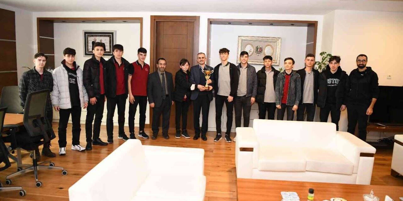 Başkan Çiftçi, şampiyonları ağırladı