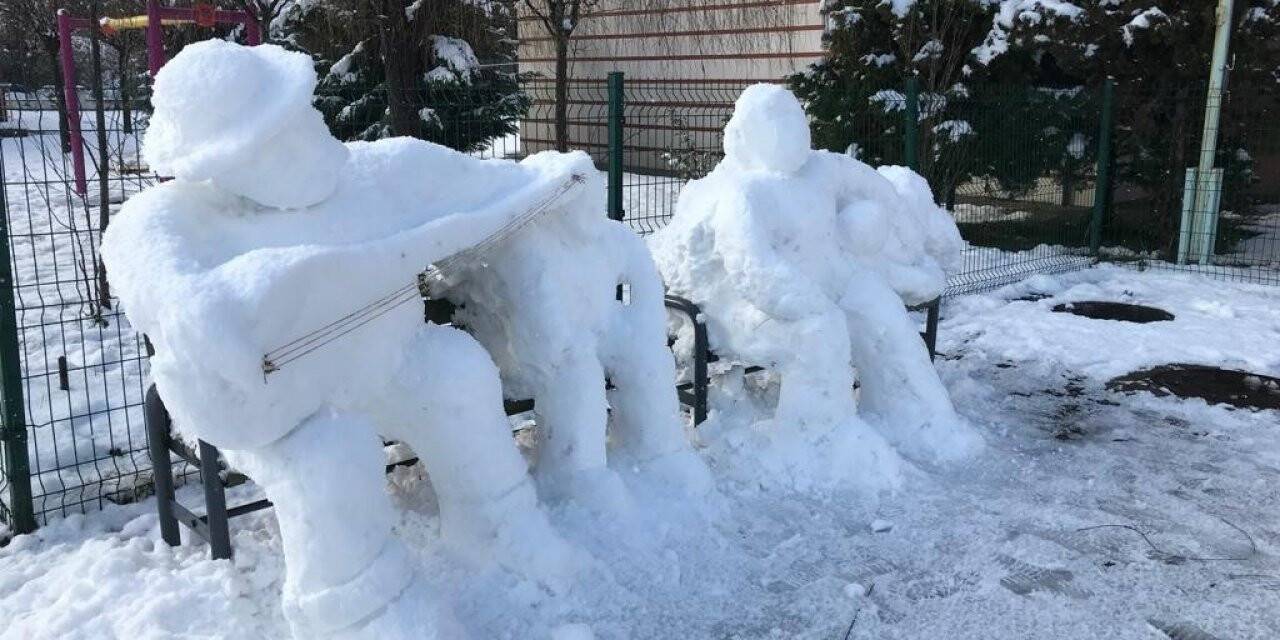 Devrek’te kardan Aşık Veysel figürü yaptılar