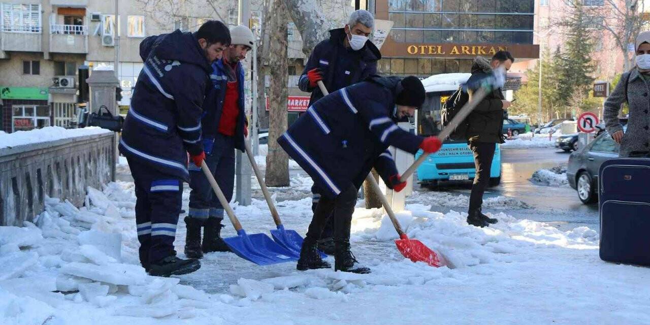 Kahramanmaraş’ta karla mücadele