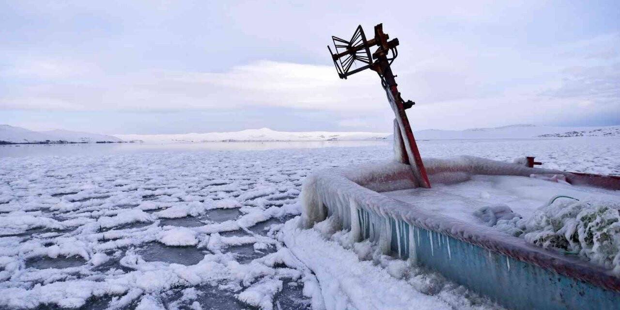 40 kilometrekarelik alana sahip Nazik Gölü dondu