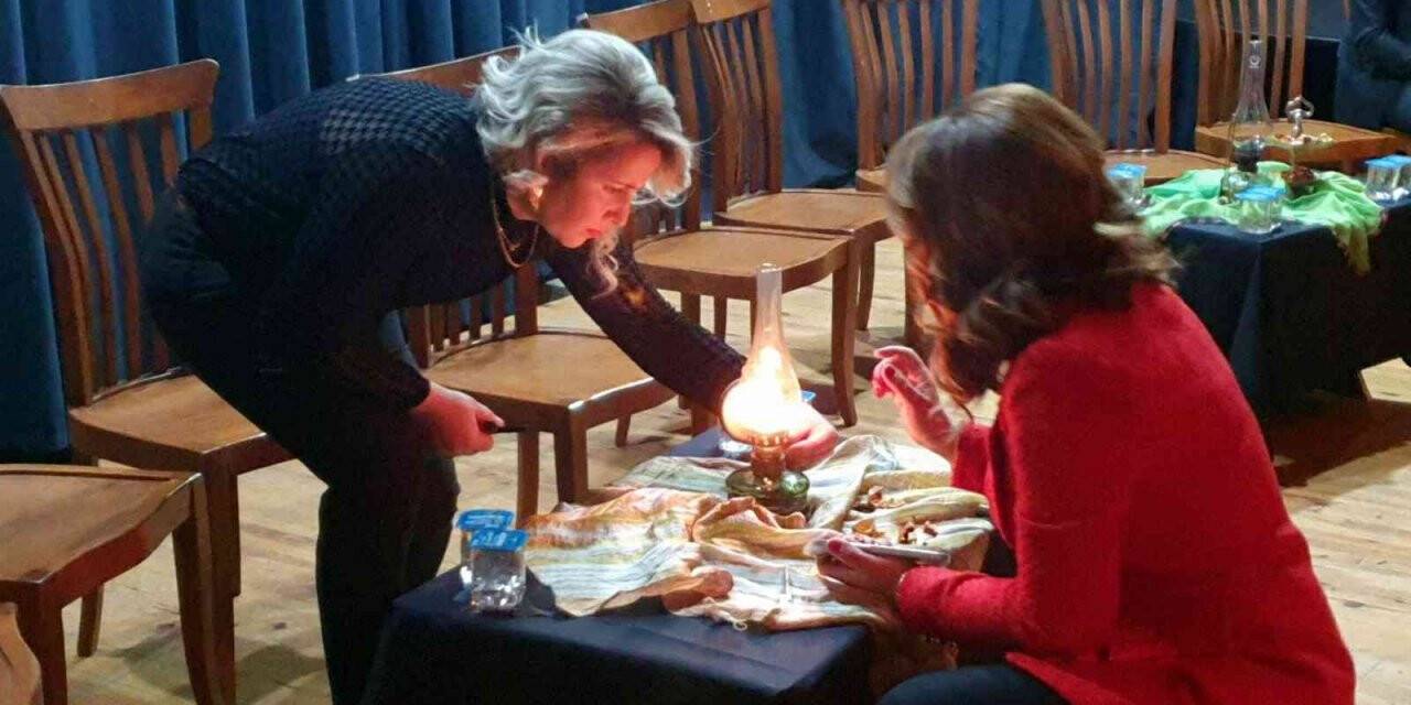 Gaz lambası eşliğinde "Kış Masalı" dinletisi