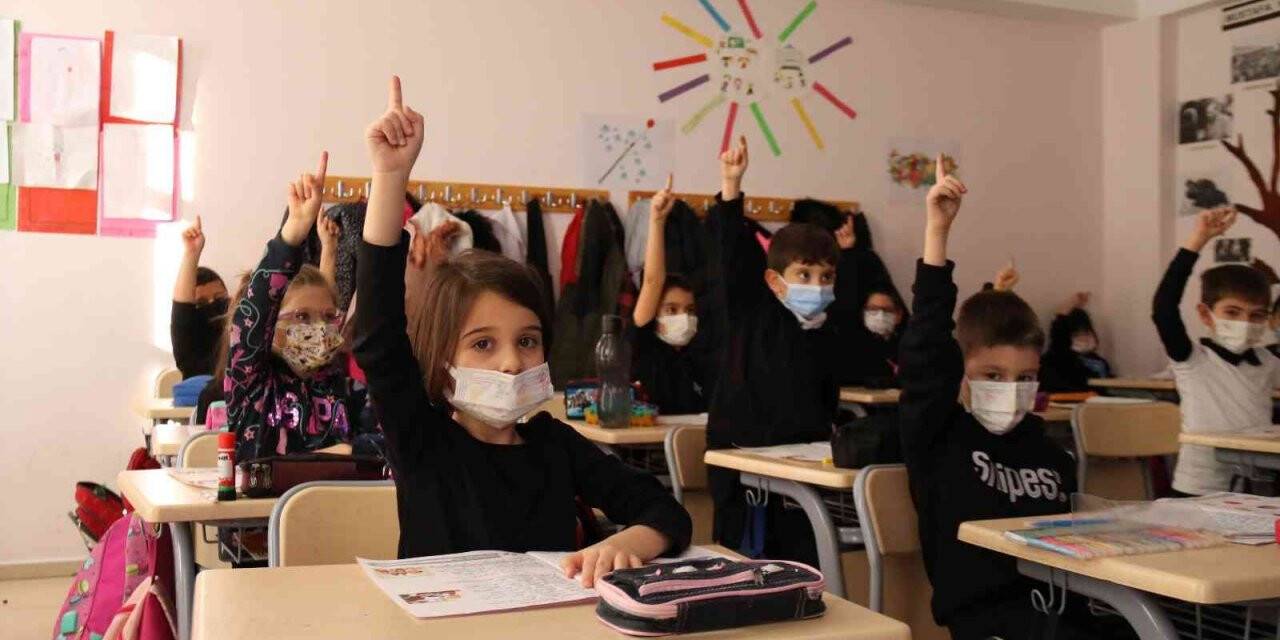 Eskişehir’de 141 bin 513 öğrenci bugün karne alıyor