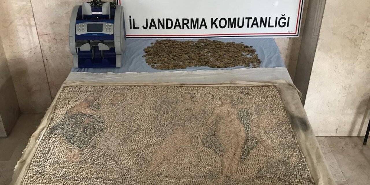 Bilecik’te 13 yüzyıla ait sikkeler ve mozaik yapı ele geçirildi