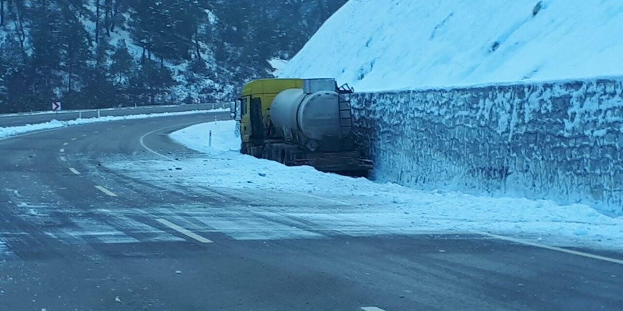 Dursunbey’de Buzlanma Kazaları da beraberinde getirdi
