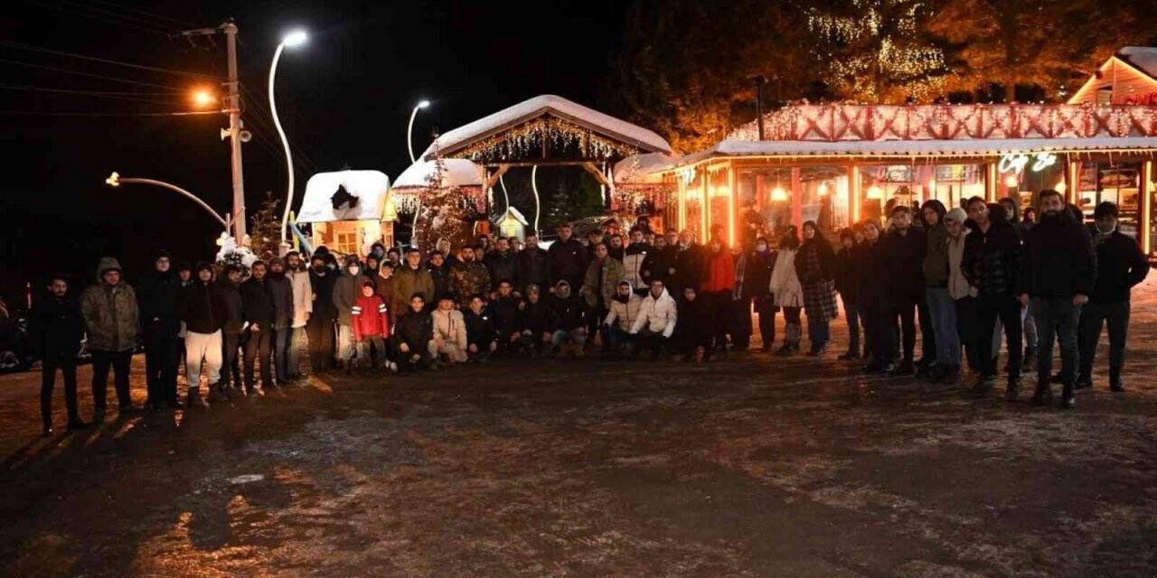 Başkan Kocaman, gençlerin kar keyfine katıldı