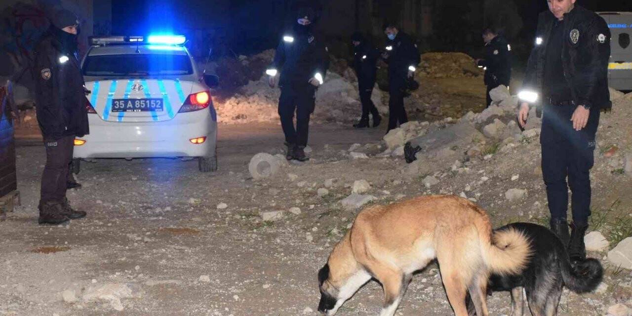 Çeşme polisinden can dostlara mama