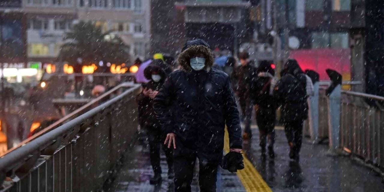 İstanbul’da kar yağışı etkili oluyor