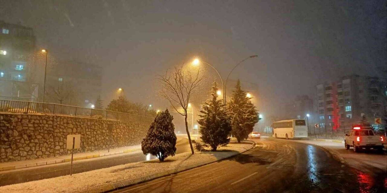 Kocaeli’de kar yağışı zor anlar yaşattı