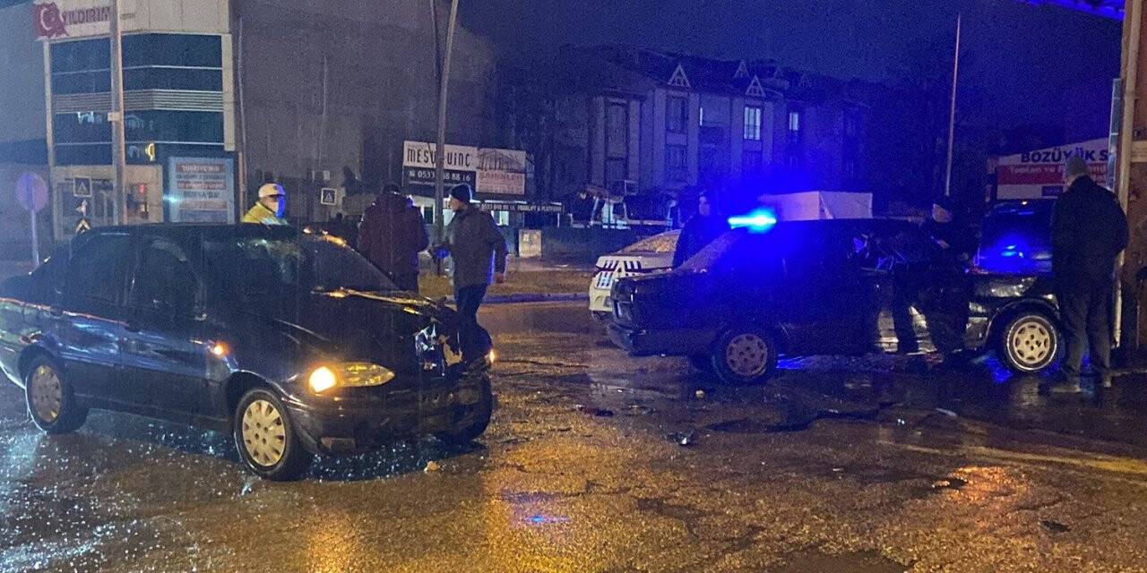 İnegöl’de iki otomobil çarpıştı: 1 yaralı