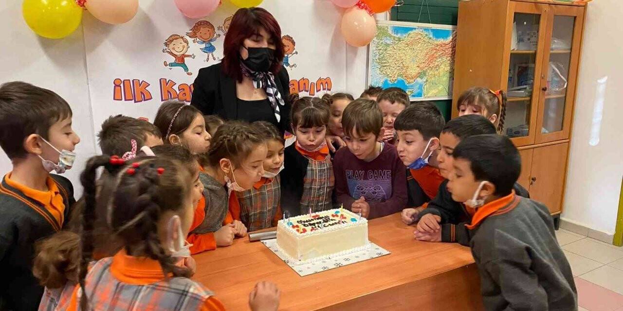 Miniklerin ilk karne heyecanı