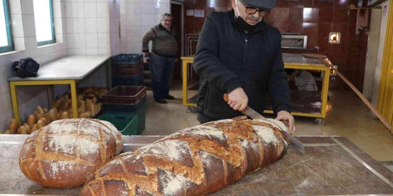 15 kiloluk balina ekmeğe yoğun ilgi