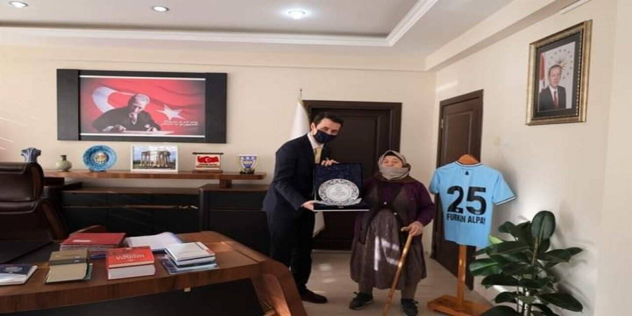 Karacasu’da hayırsevere teşekkür plaketi