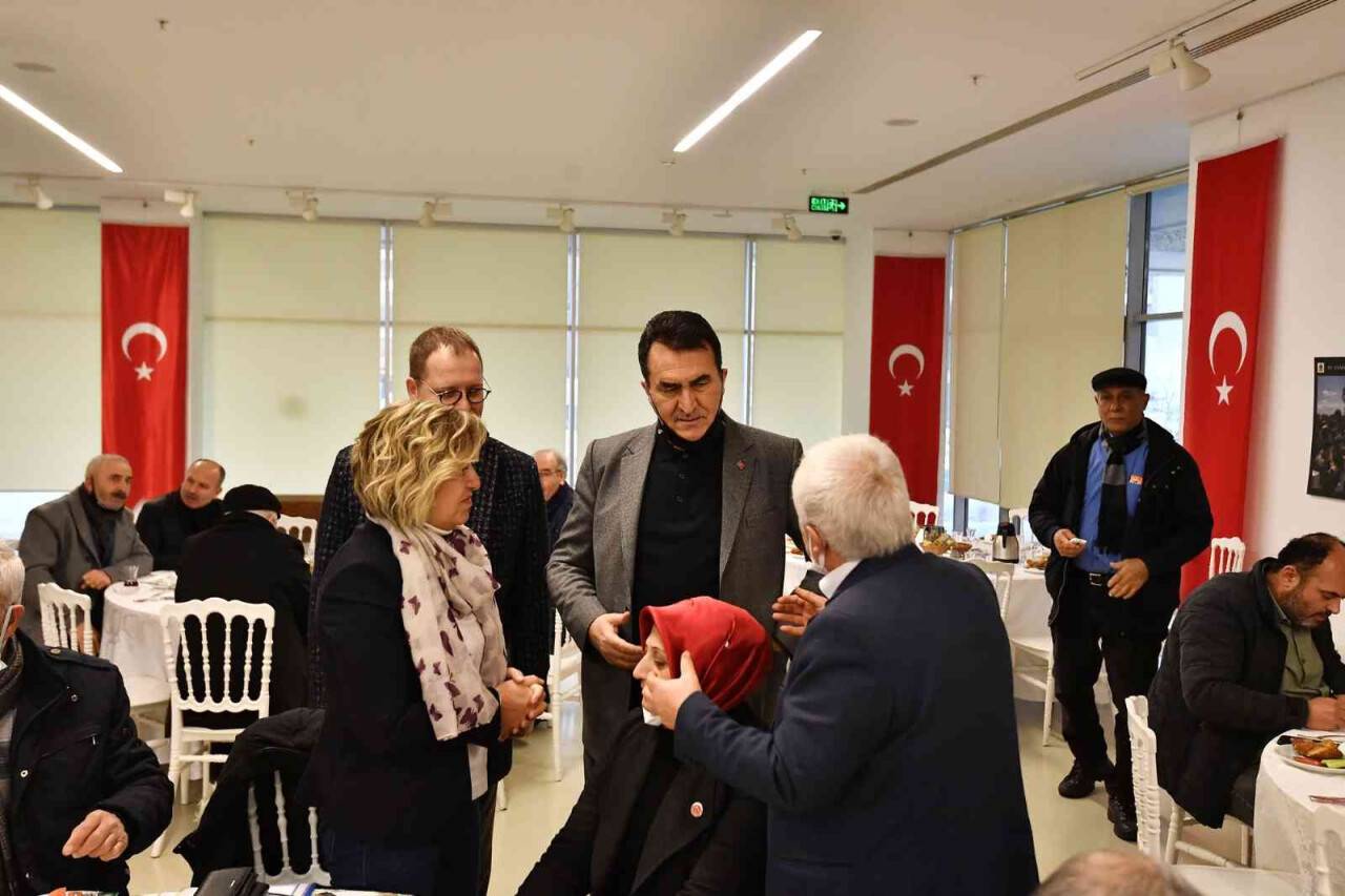 Dündar, mahalle muhtarları ve temsilcileri ile buluştu