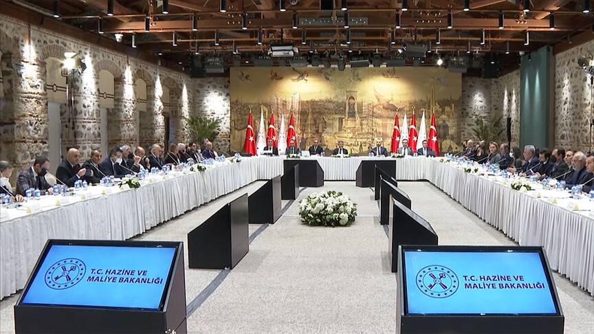 Bakan Nebati, ekonomist ve akademisyenlerle bir araya geldi