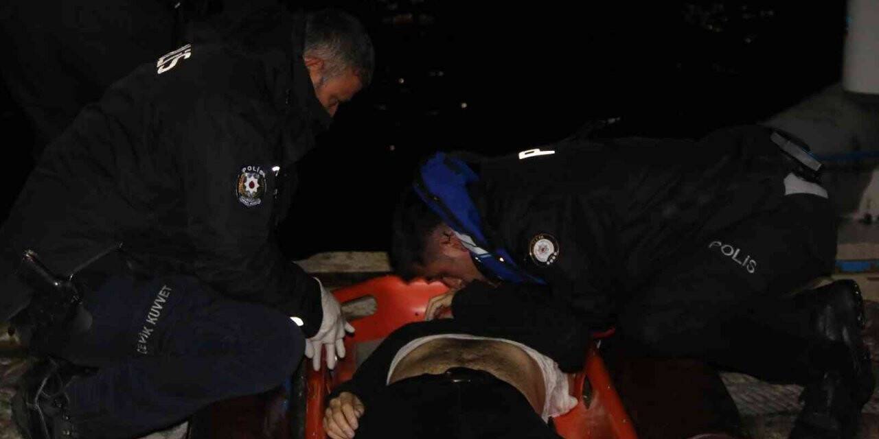 Denizde hareketsiz bulunan genci polislerin hayatta tutma mücadelesi