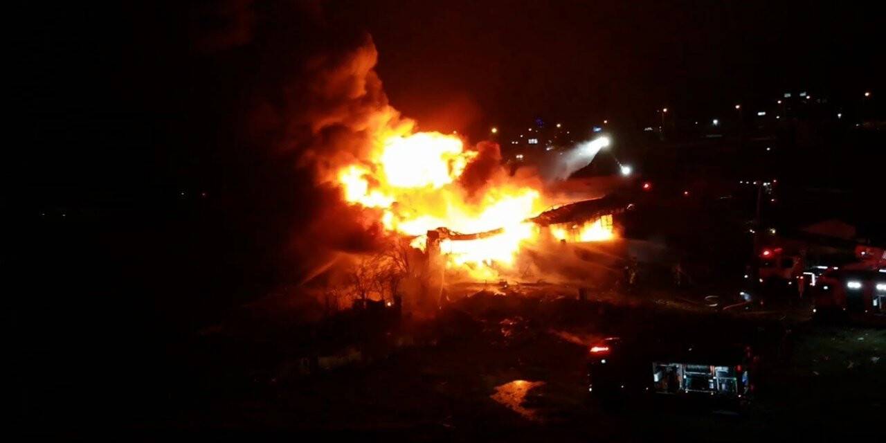 Arnavutköy’de korkutan fabrika yangını