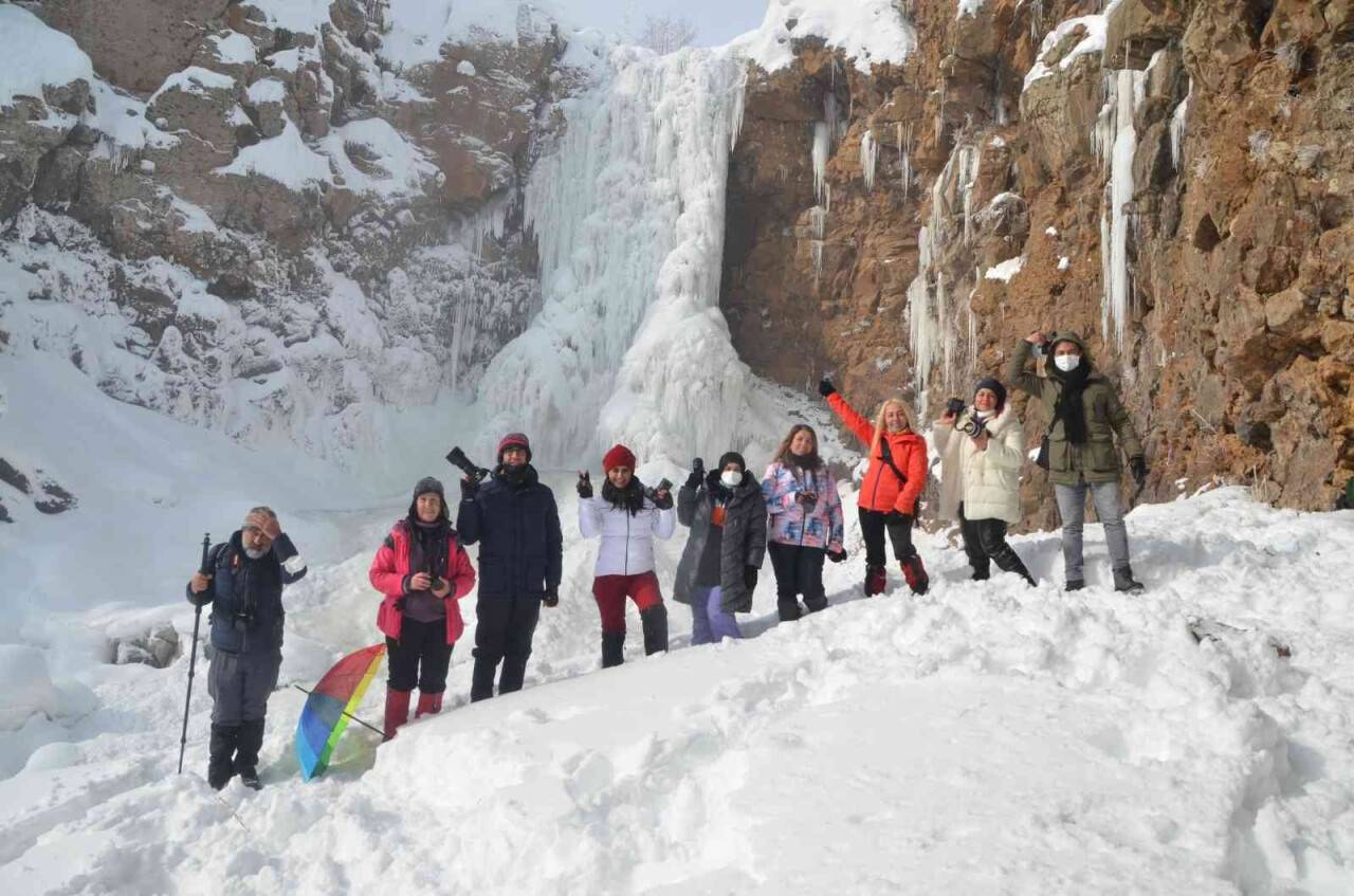 Fotoğraf sanatçıları kışın güzelliklerini fotoğrafladı