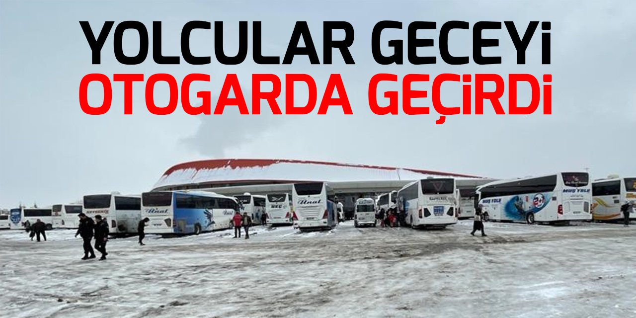 Konya'da yoğun karda otobüsler çıkamadı yolcular geceyi otogarda geçirdi