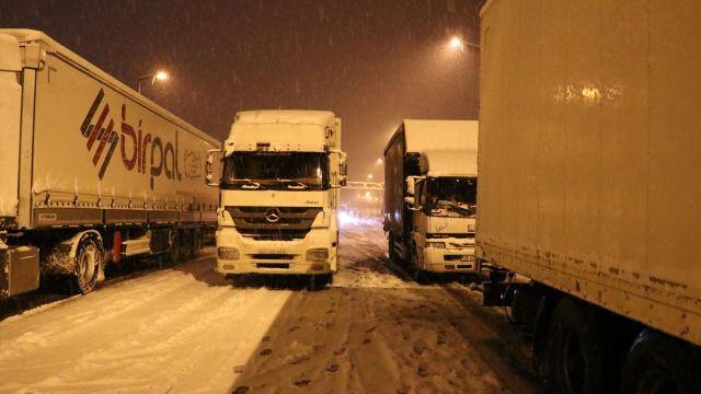 TEM'de araç kuyruğu yaklaşık 17 kilometreyi buldu