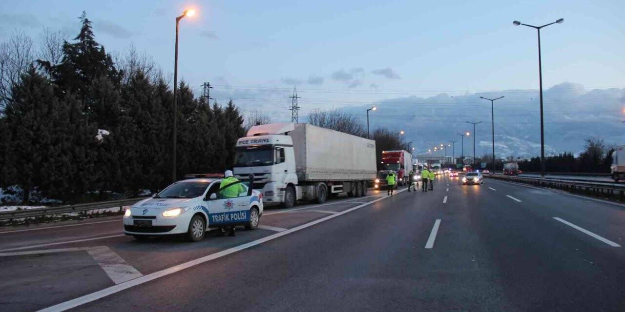 TEM Otoyolu İstanbul istikameti trafiğe kapatıldı