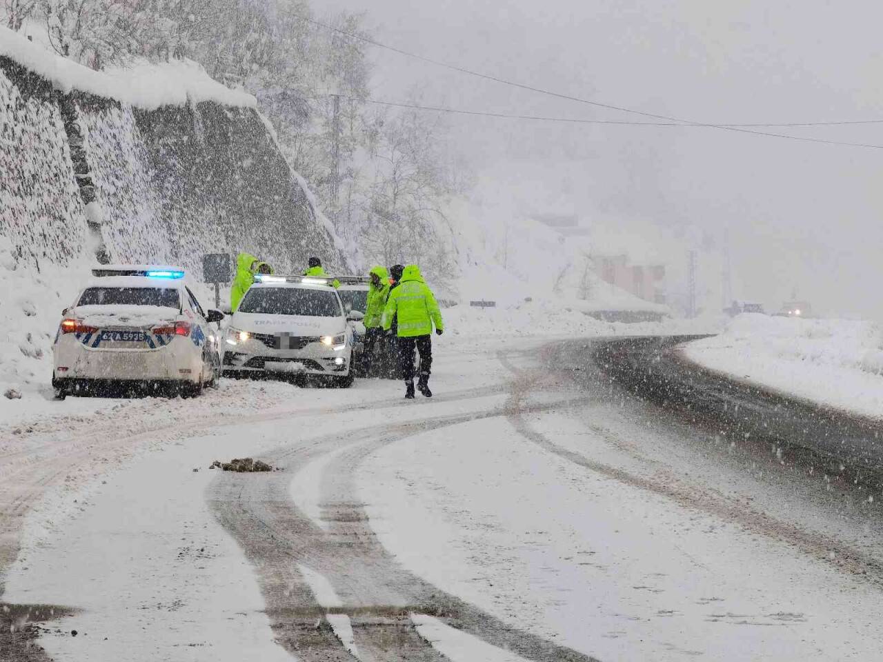 Zonguldak’ta yoğun kar yağışı etkili oldu