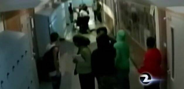 Skandal! Sakat öğrenciyi döve döve bayılttı VİDEO