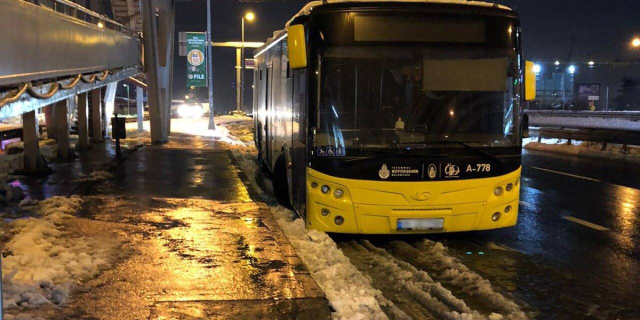 İstanbul’da İETT çalışmadı, ekranlar iptal yazısıyla doldu
