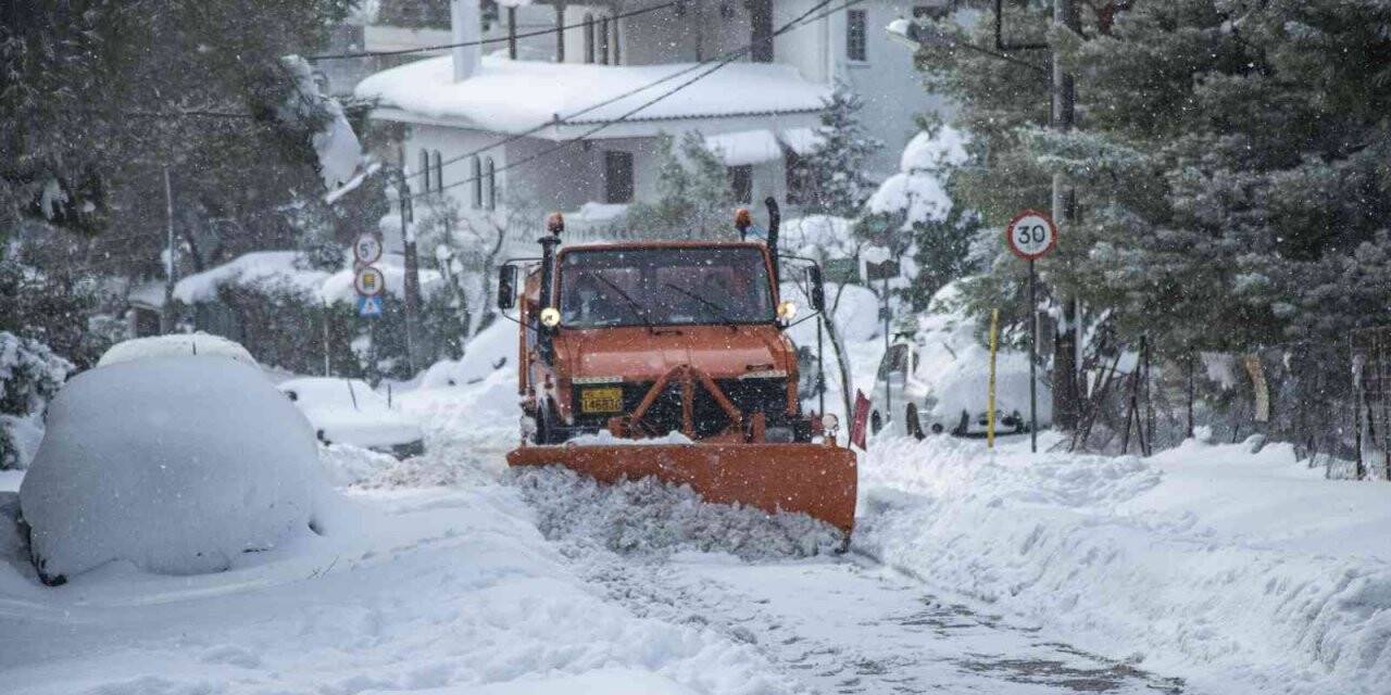 Yunanistan’da kar fırtınasında mahsur kalan sürücülere 2 bin euro ödenecek