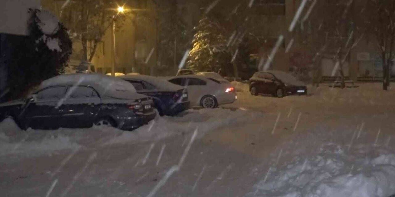 Aksaray’da kar yağışı kent merkezinde de devam ediyor