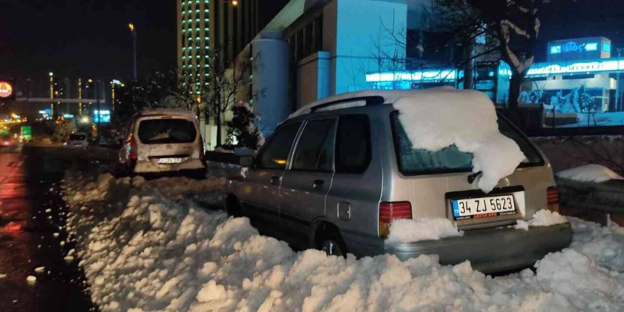 Kar yağışı nedeniyle TEM’de kalan araçlar alınmayı bekliyor
