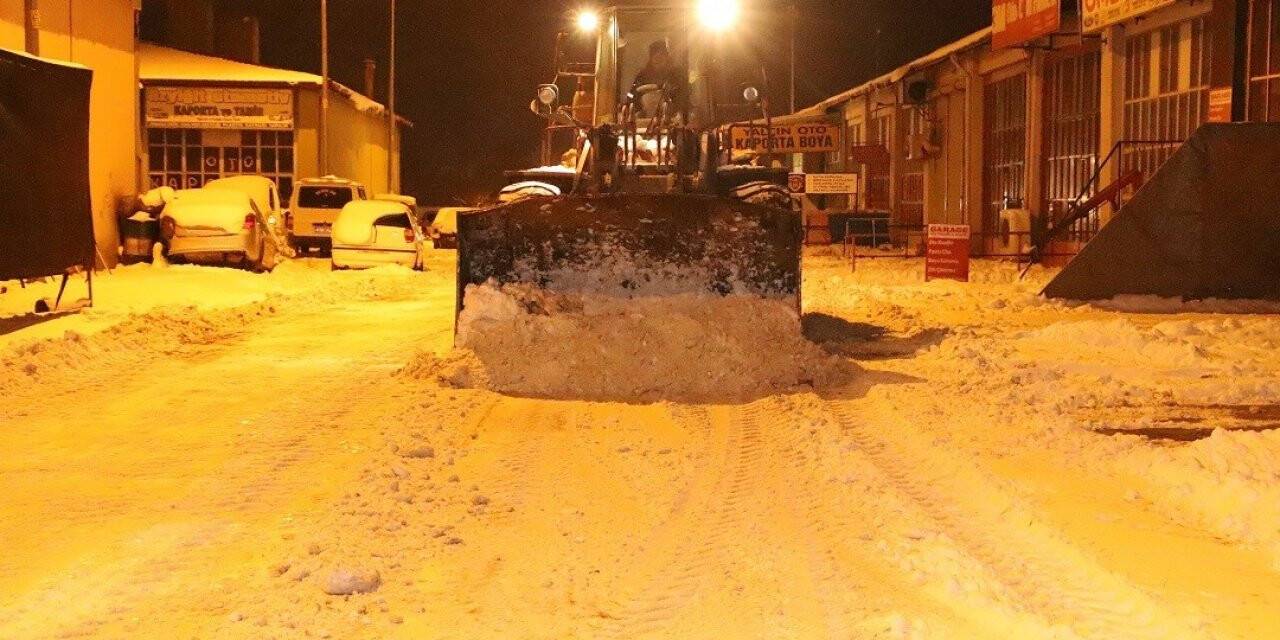 Kar yığınları şehir merkezi dışına taşınıyor
