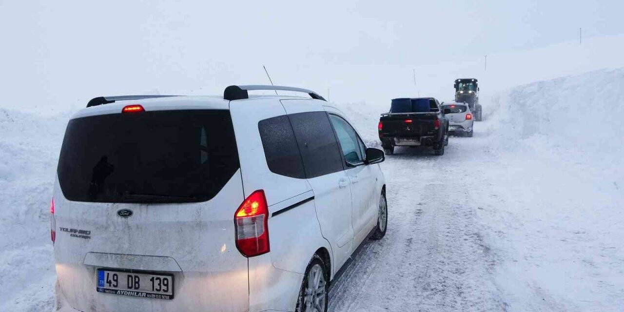 Muş’ta tipi ve fırtınaya yakalanan 10 araçtaki 53 kişi kurtarıldı