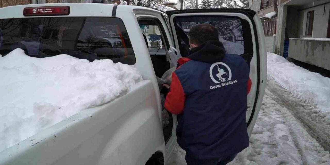 Kış günlerinde yüreklere dokunan sıcacık bir el